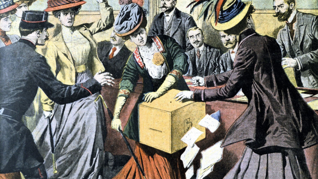 En 1908, à la une du Petit Journal, Hubertine Auclert entourée de militantes féministes vide l'urne d'un bureau de vote à Paris.