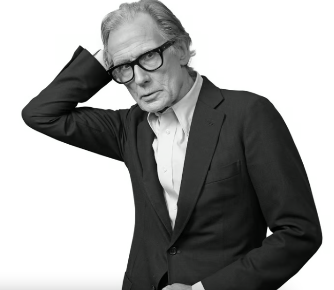 Bill Nighy: «Δεν κάνω Zoom, δεν αντέχω τα επαγγελματικά γεύματα και δεν θα φορούσα ποτέ τόγκα»
